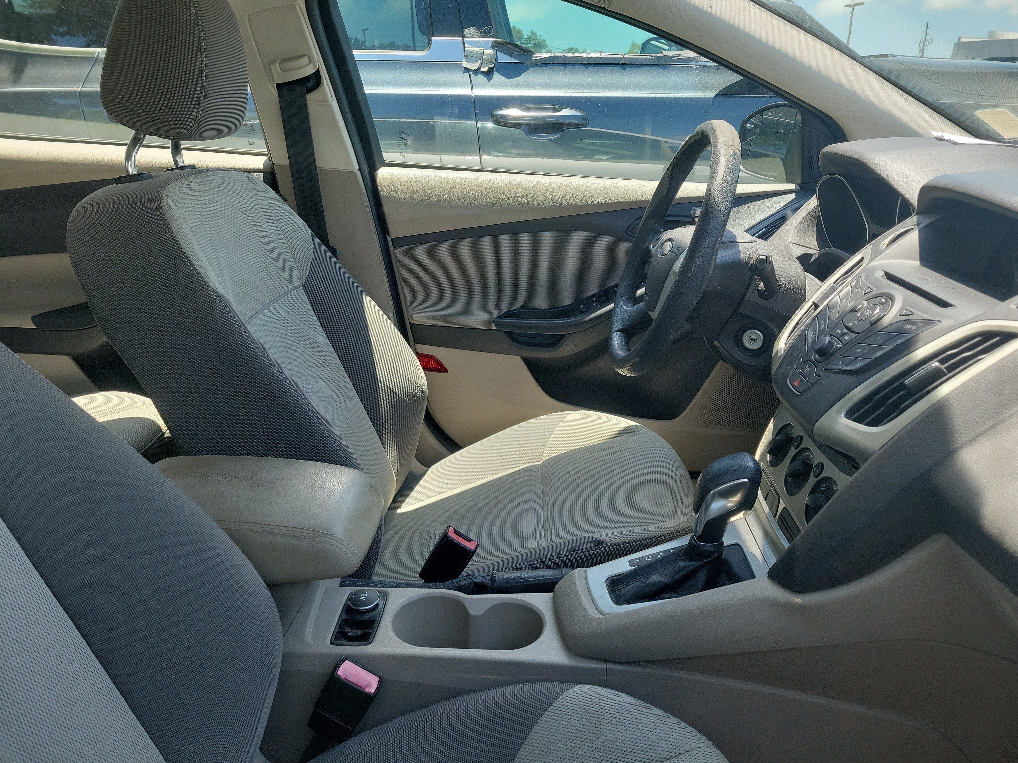 Used 2012 Ford Focus SE FWD image 9