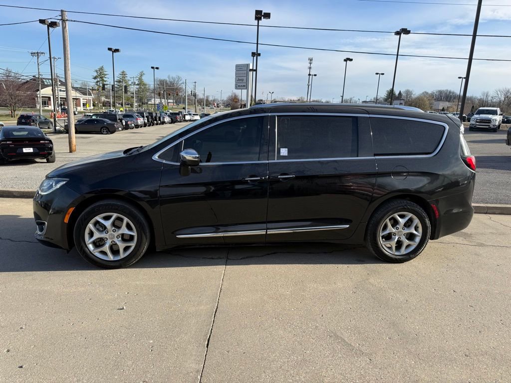 Used 2020 Chrysler Pacifica Limited image 9