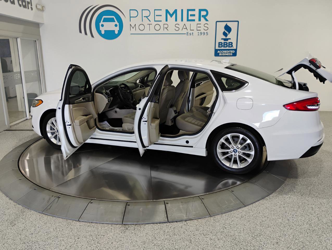 Used 2019 Ford Fusion SE image 6