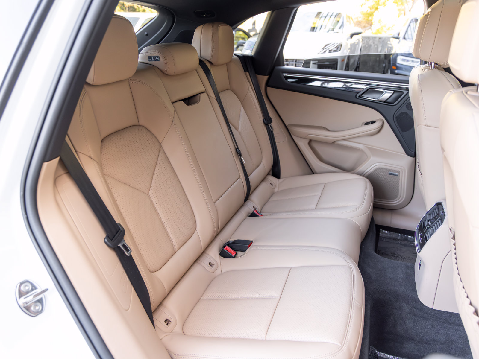 Certified 2026 Porsche Macan AWD/4WD image 57