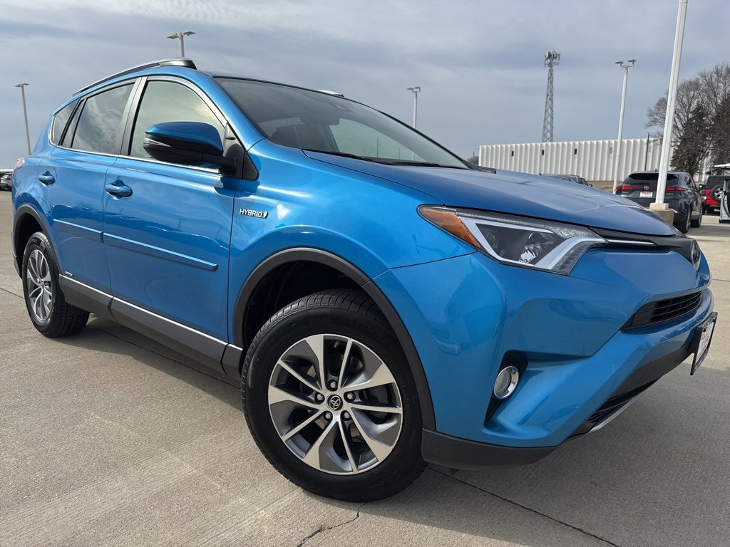 Used 2018 Toyota RAV4 XLE image 2