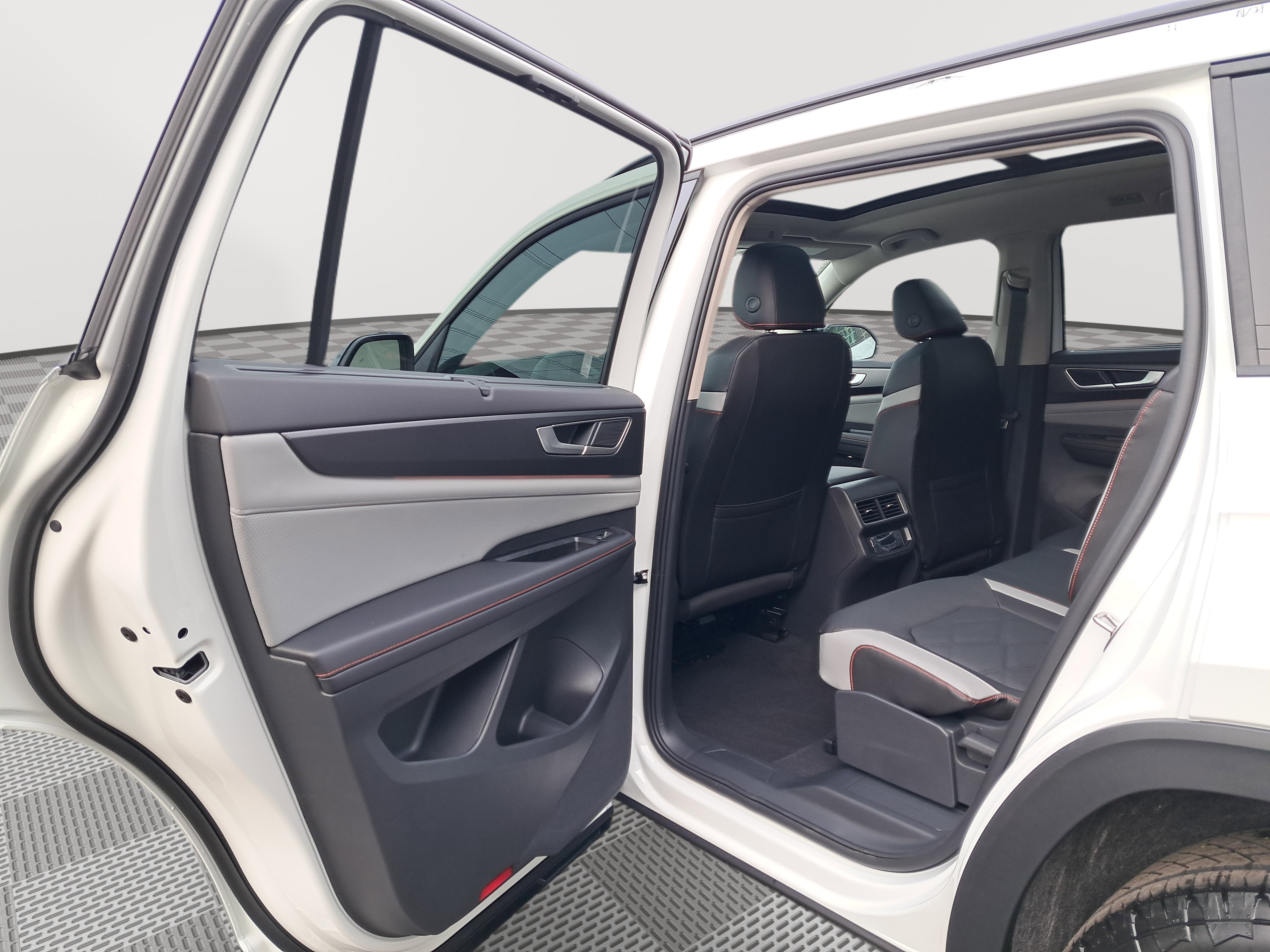 New 2025 Volkswagen Atlas Peak Edition SE image 12