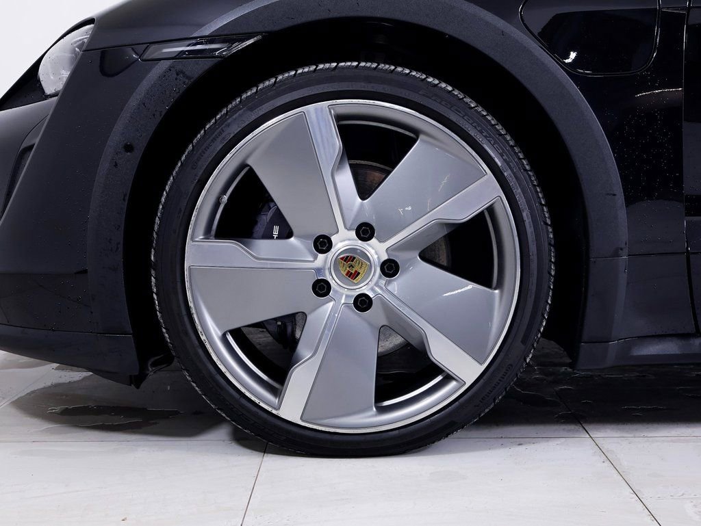 Certified 2024 Porsche Taycan 4 Cross Turismo w/ Premium Package image 24