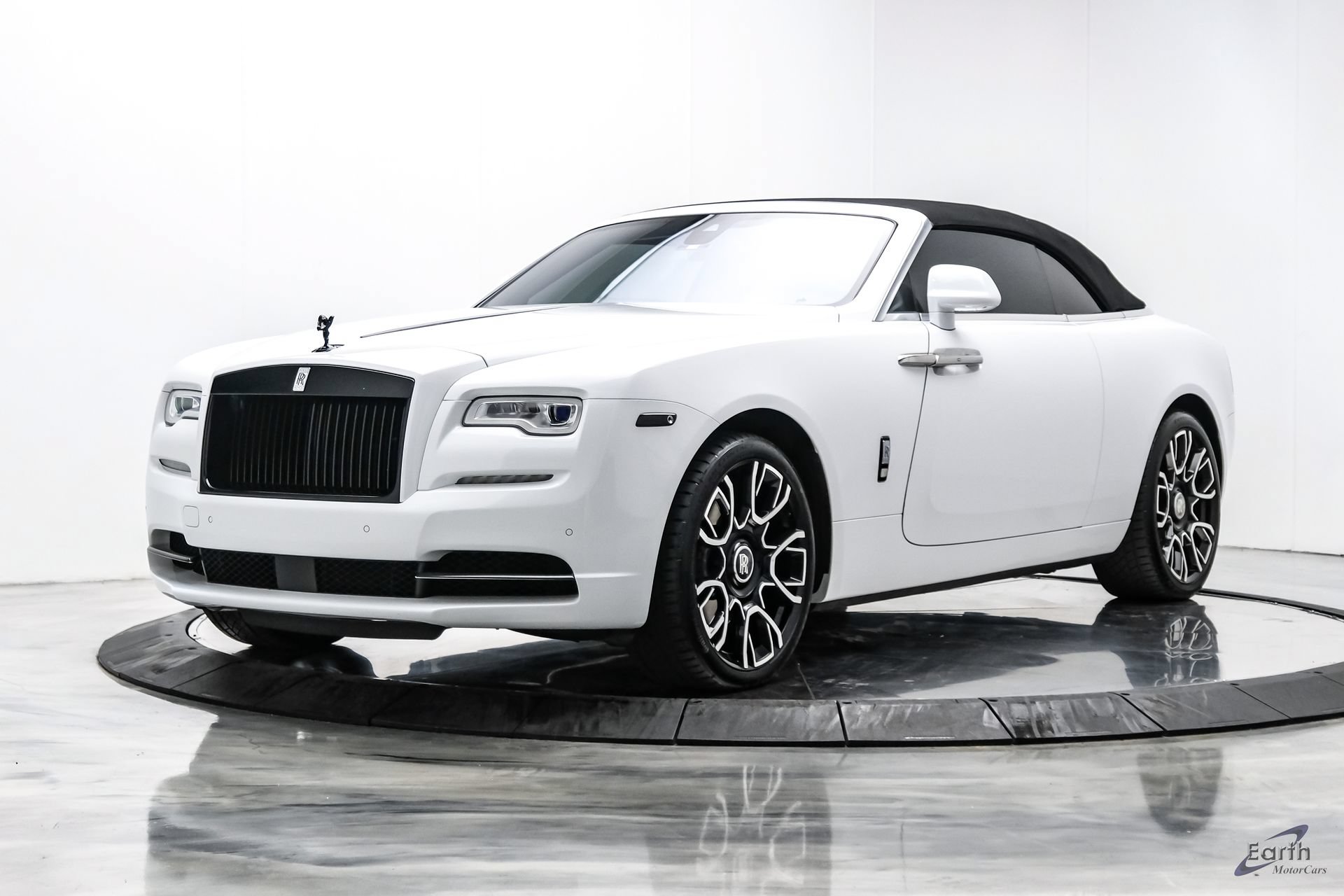 Used 2017 Rolls-Royce Dawn RWD image 5