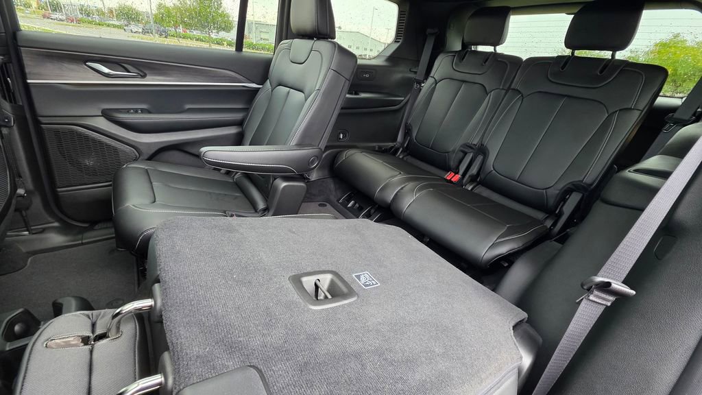 New 2025 Jeep Grand Cherokee L Limited w/ Black Appearance Package image 22