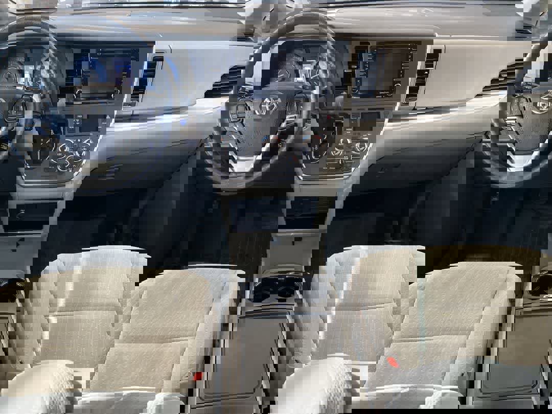 Used 2020 Toyota Sienna LE w/ LE Preferred Package image 20