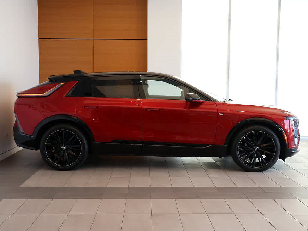 Used 2025 Cadillac Lyriq Sport AWD/4WD image 5