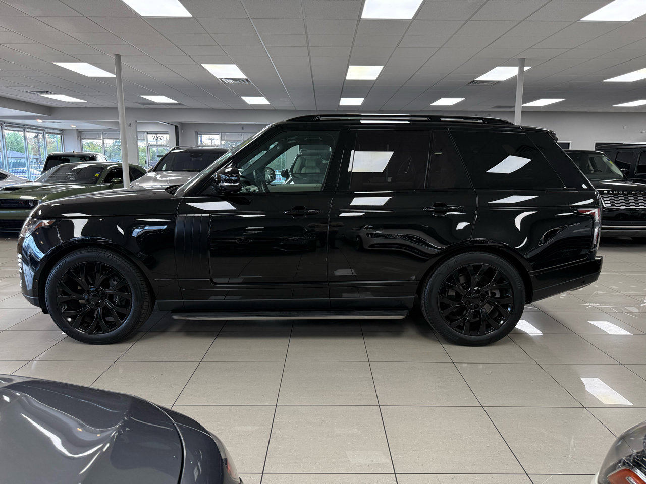 Used 2019 Land Rover Range Rover HSE image 3
