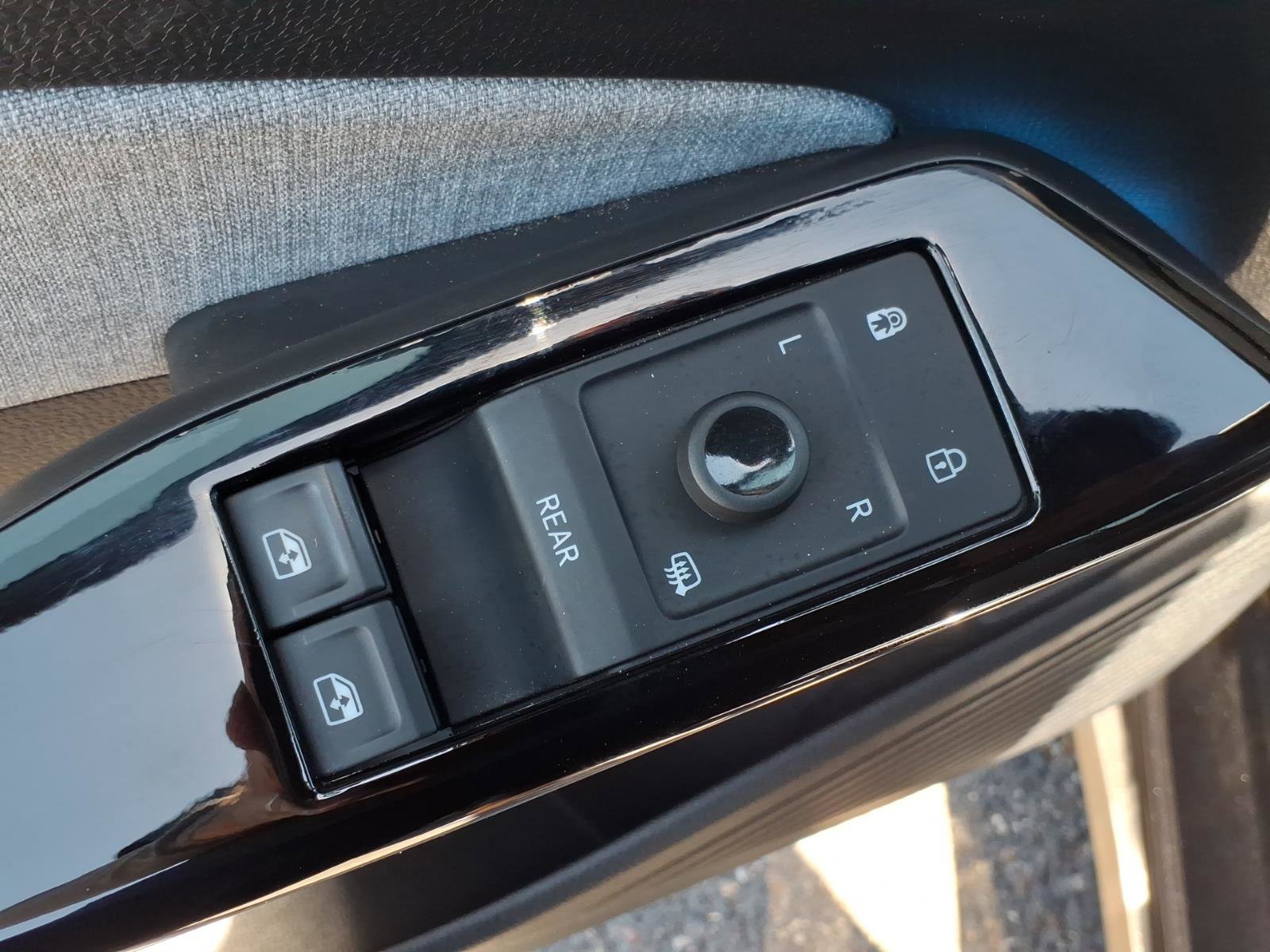 Certified 2023 Volkswagen ID.4 Pro RWD image 18