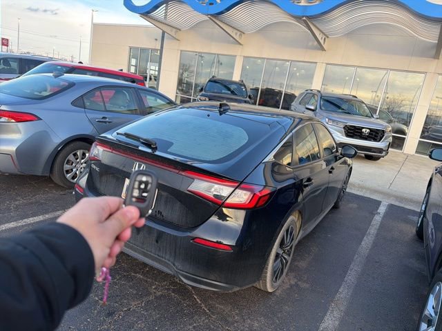Used 2023 Honda Civic EX-L image 3