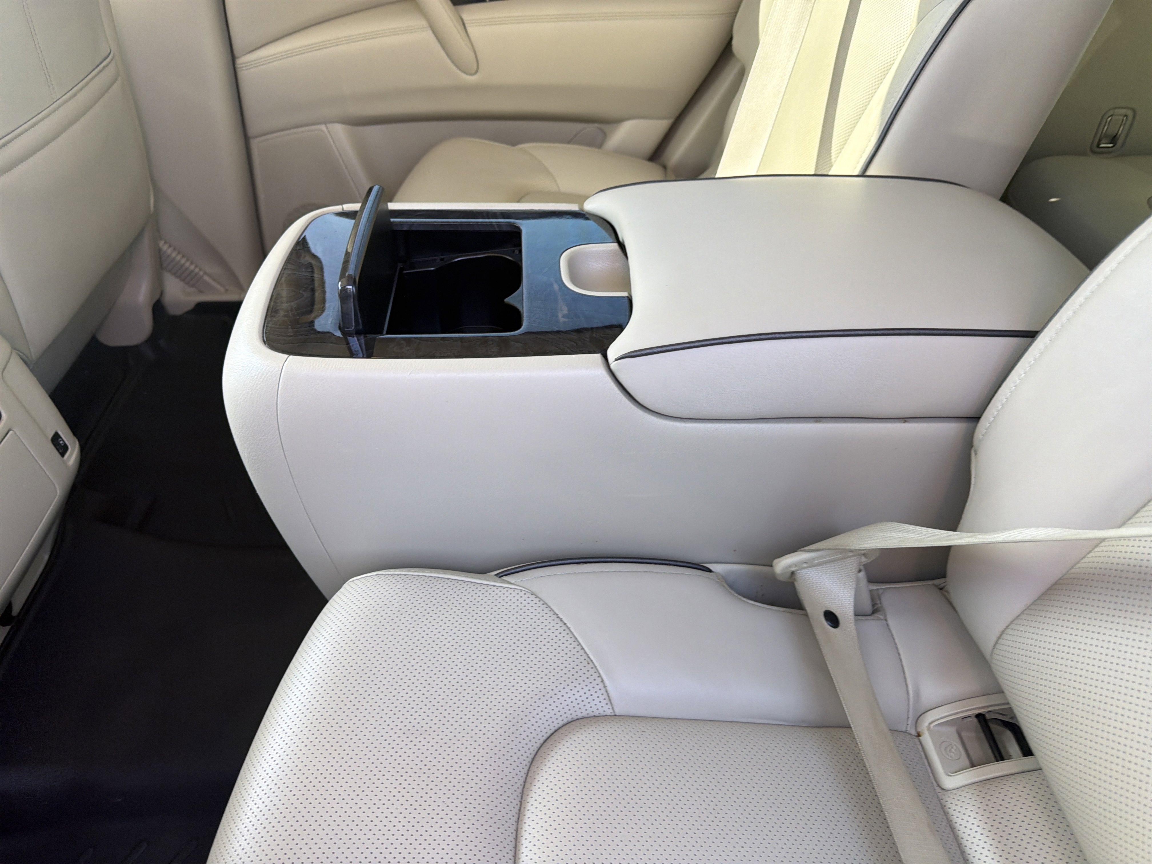 Used 2023 INFINITI QX80 Luxe w/ All-Season Package image 18