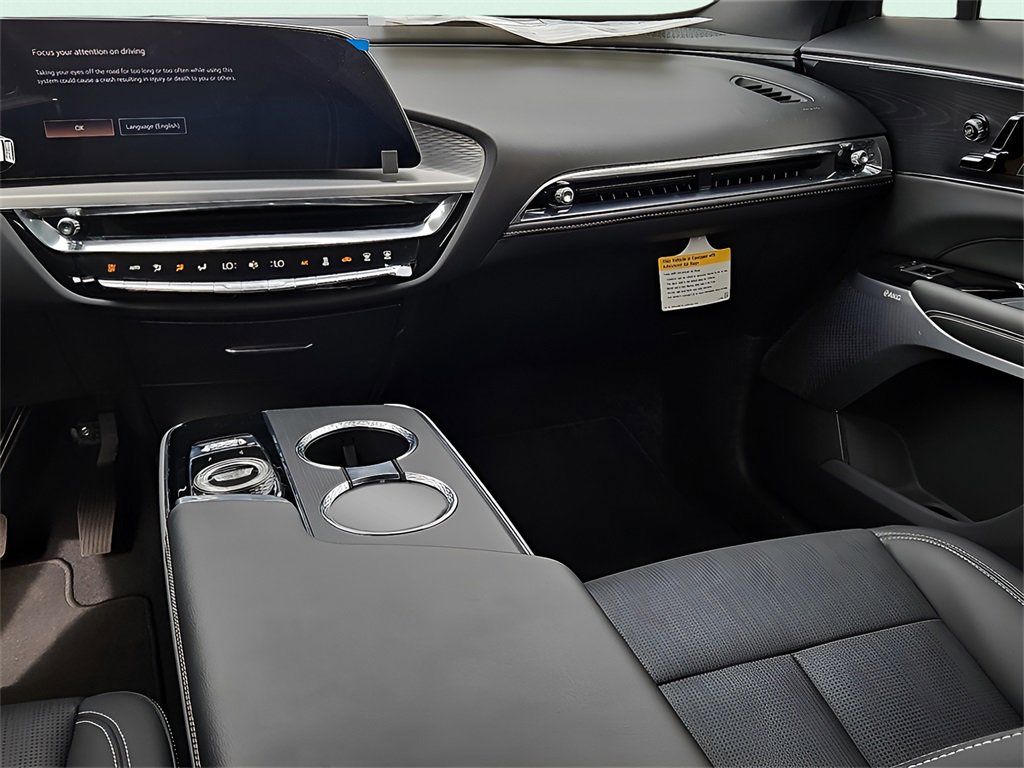 New 2024 Cadillac Lyriq Luxury image 17