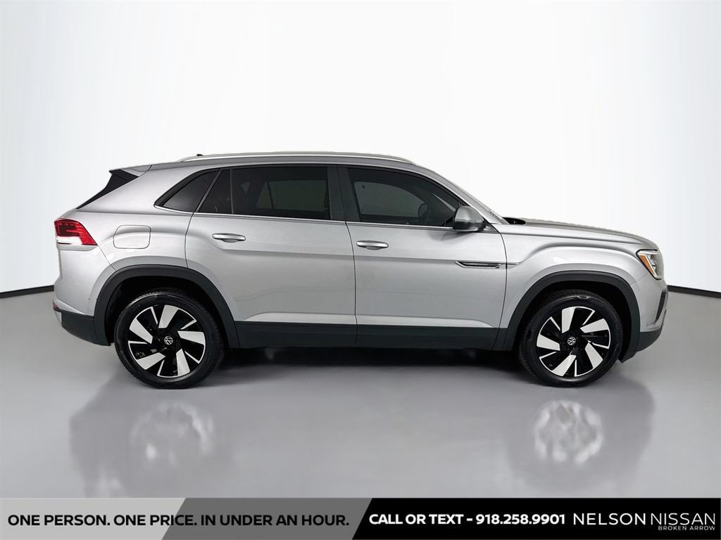 Used 2024 Volkswagen Atlas Cross Sport SE AWD/4WD image 4