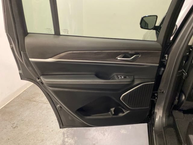 Used 2022 Jeep Grand Cherokee L Limited AWD/4WD image 24