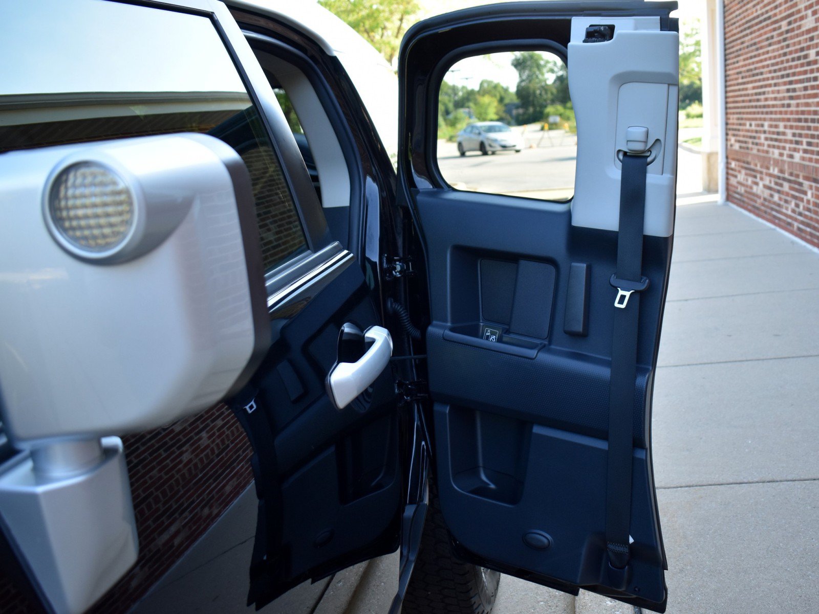 Used 2014 Toyota FJ Cruiser 4WD w/ Convenience Package image 37