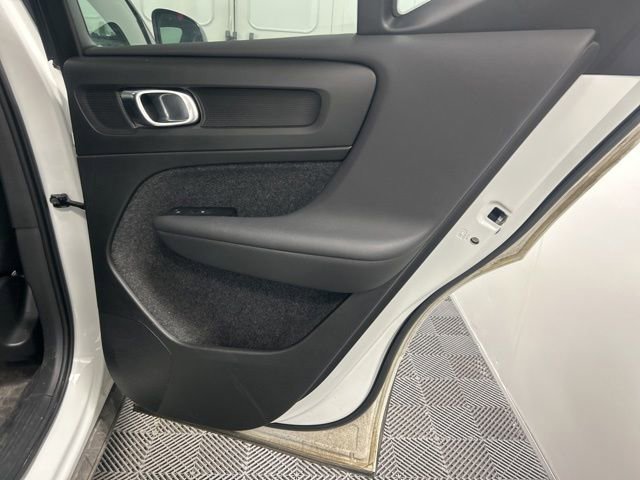 Used 2022 Volvo XC40 T5 R-Design w/ Advanced Package AWD/4WD image 19