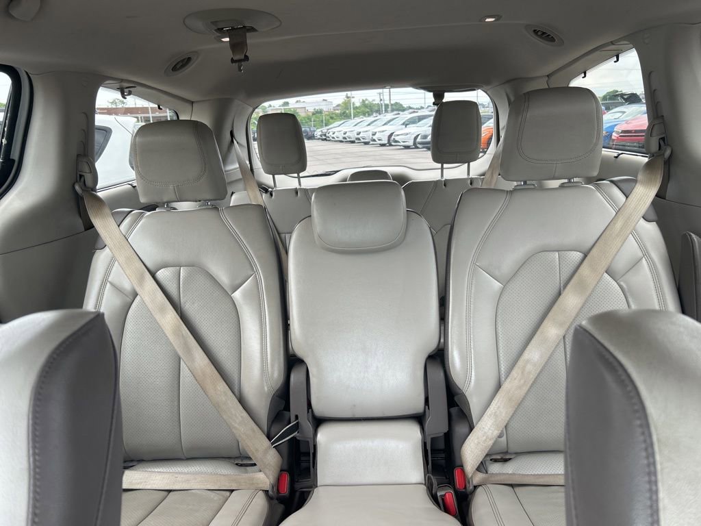 Used 2017 Chrysler Pacifica Touring-L Plus w/ Advanced Safetytec Group FWD image 15