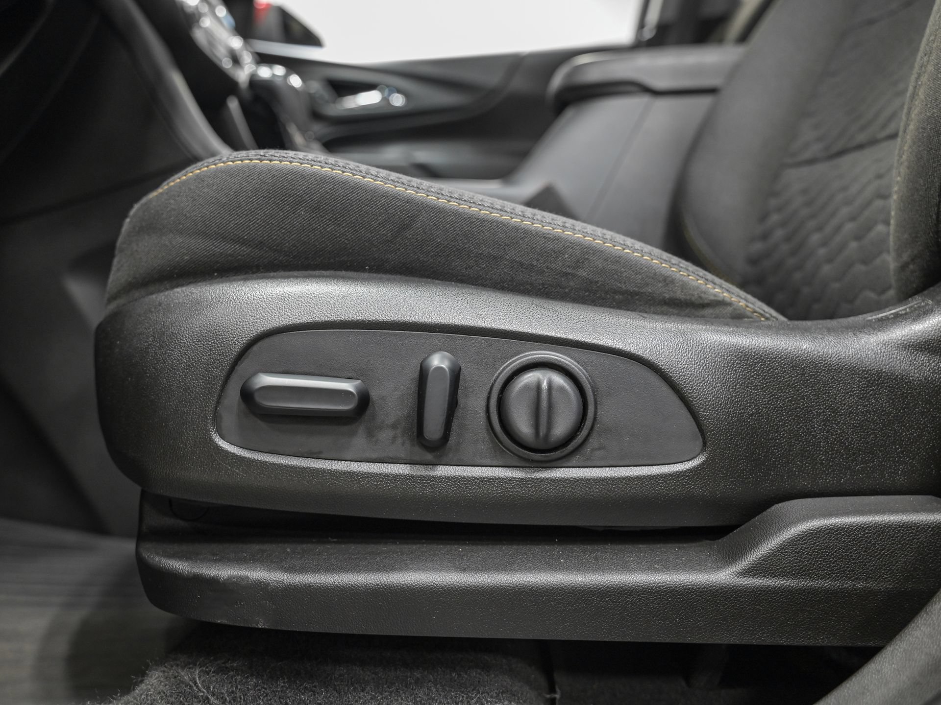 Used 2019 Chevrolet Equinox LT AWD/4WD image 16