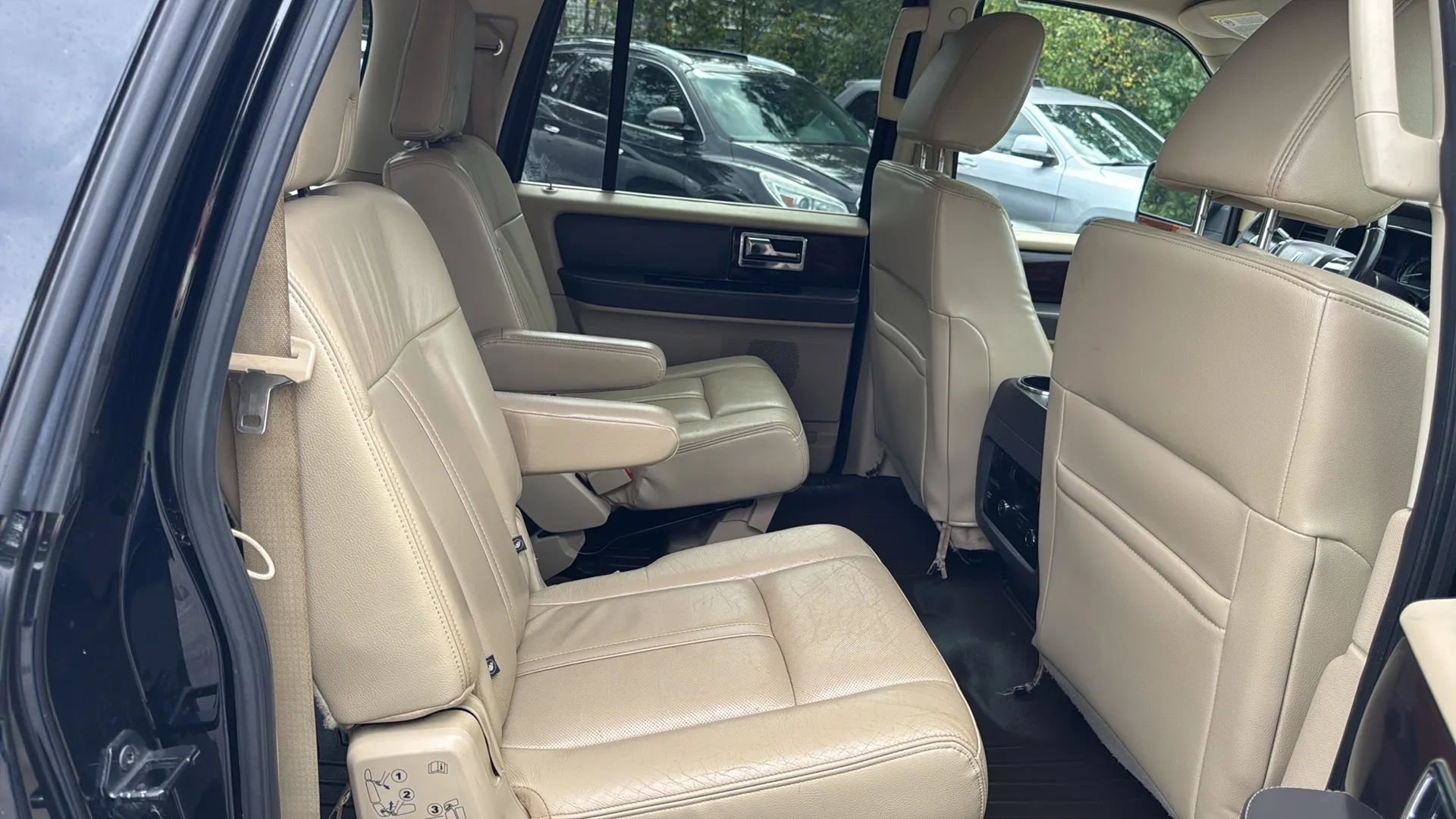 Used 2017 Lincoln Navigator L Reserve image 13