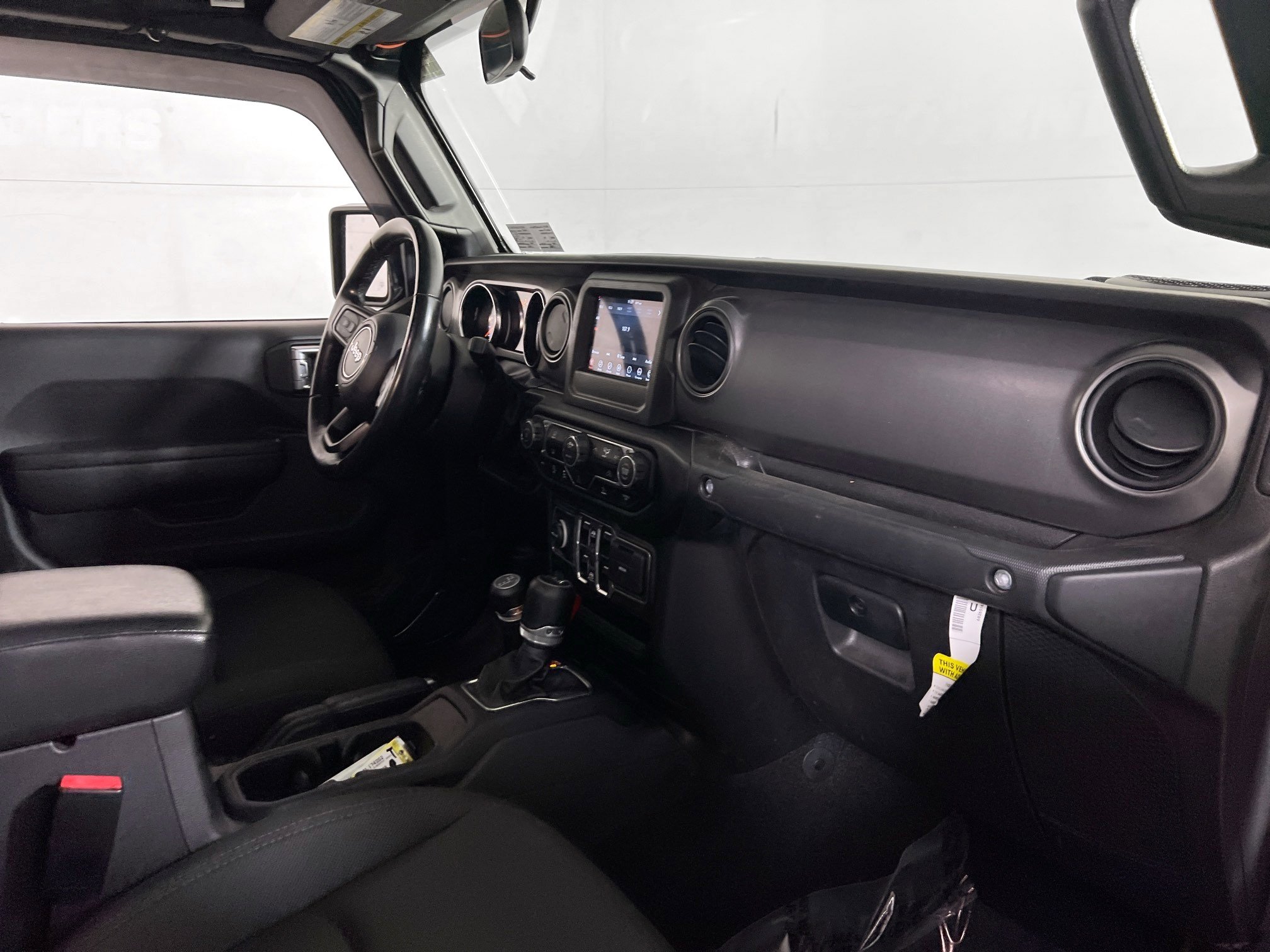 Used 2022 Jeep Gladiator Willys AWD/4WD image 26