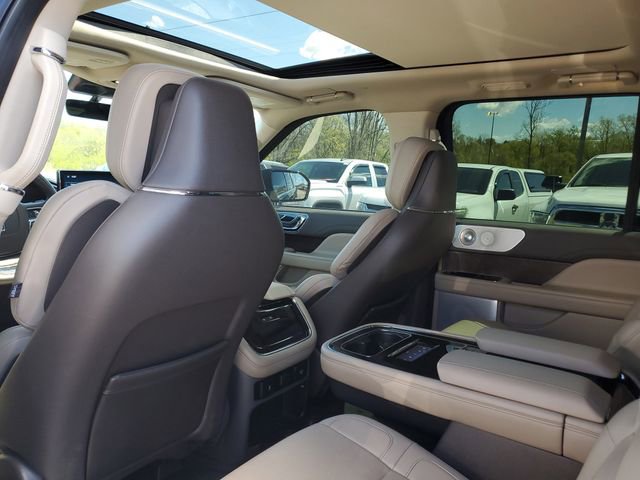 Used 2024 Lincoln Navigator Reserve AWD/4WD image 8