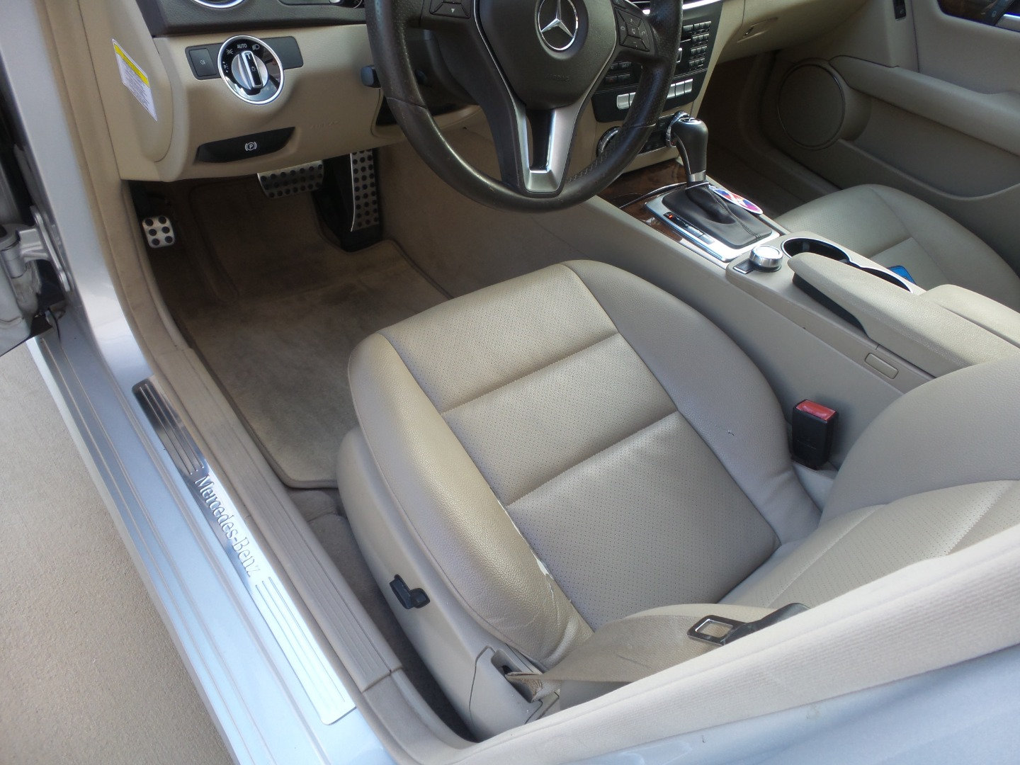 Used 2013 Mercedes-Benz C 250 Sedan image 33