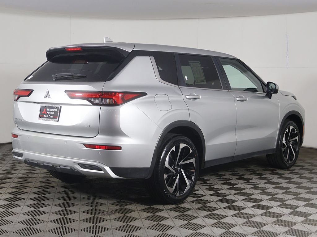 Used 2024 Mitsubishi Outlander SE FWD image 11