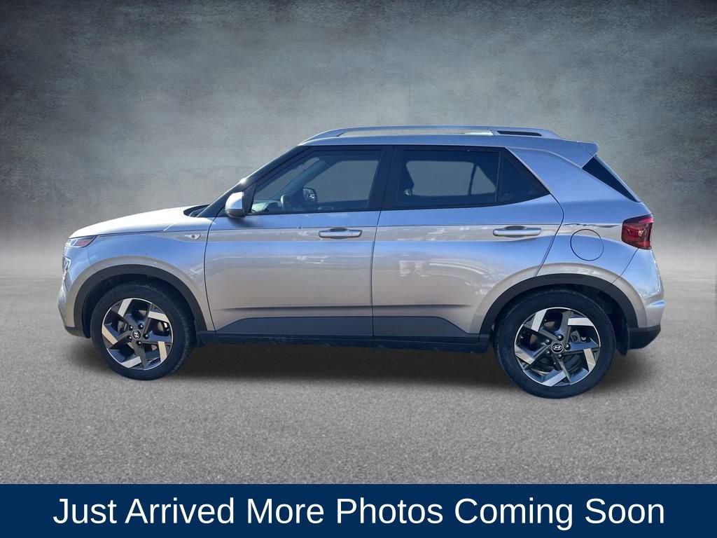 Used 2023 Hyundai Venue SEL image 2