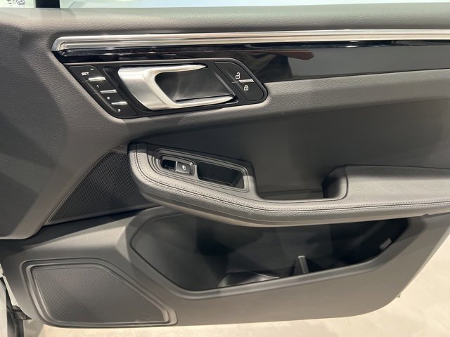 Used 2025 Porsche Macan Turbo image 36