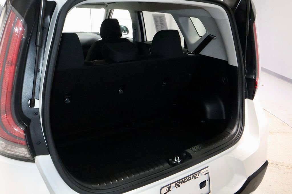 Used 2025 Kia Soul LX w/ LX Technology Package image 12