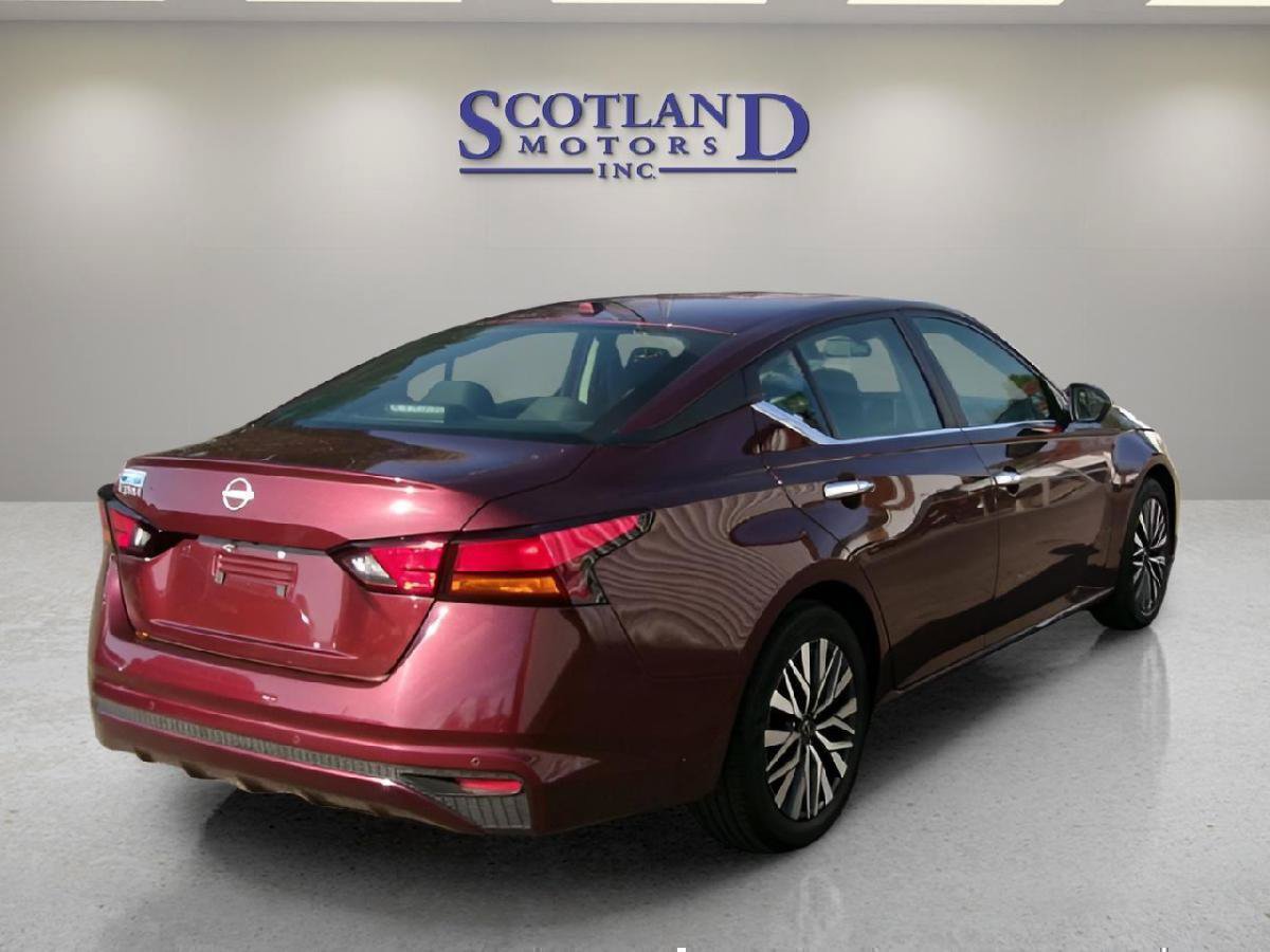 Used 2025 Nissan Altima 2.5 SV FWD image 6