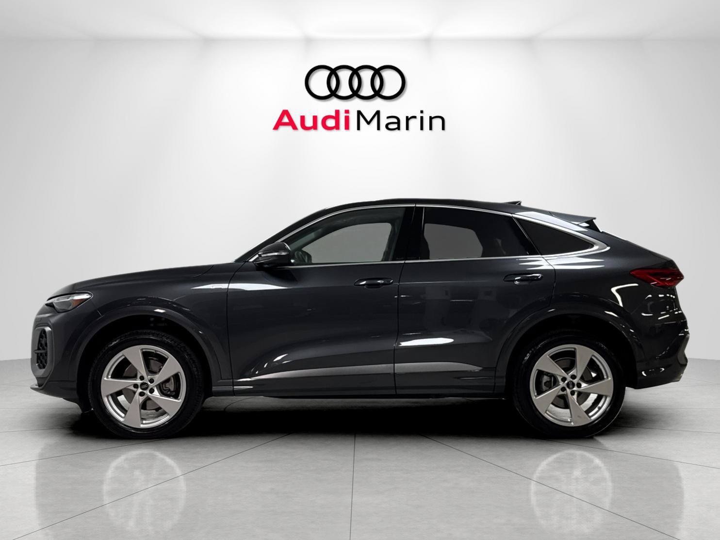 Used 2025 Audi Q5 Premium Plus w/ Premium Plus AWD/4WD image 2
