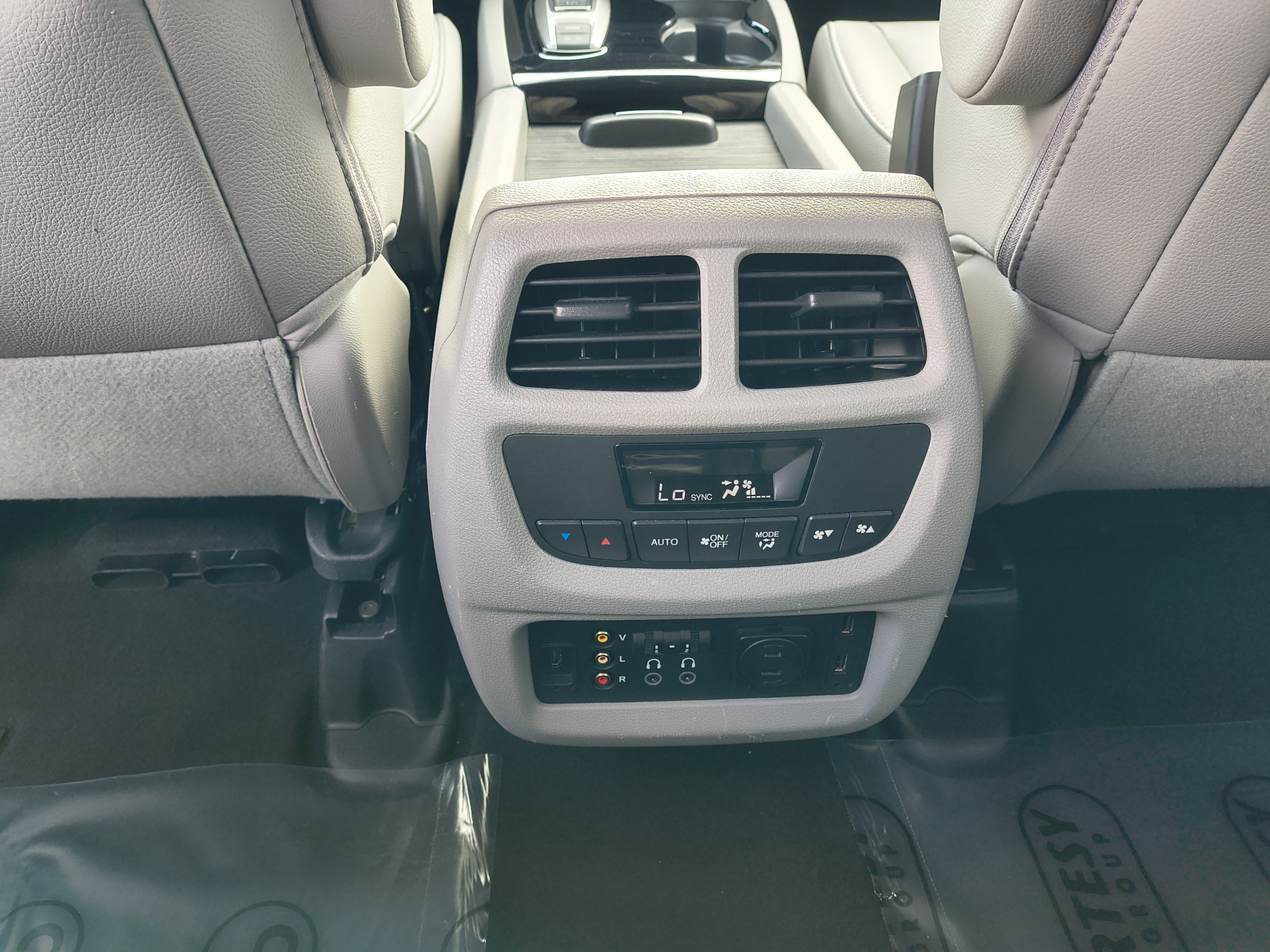 Used 2017 Honda Pilot Touring image 17