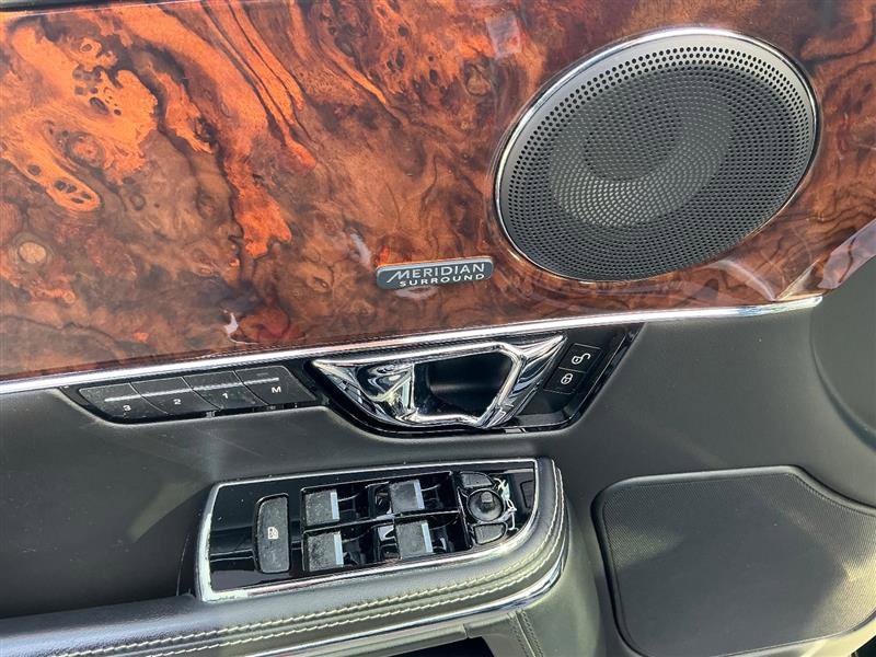 Used 2014 Jaguar XJ L Portfolio image 28