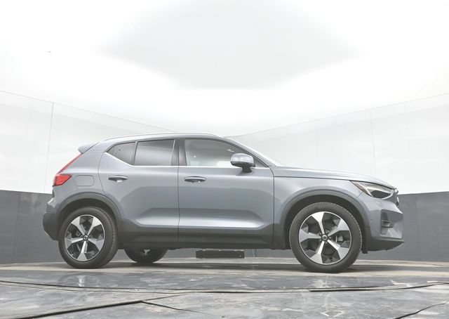 Used 2023 Volvo XC40 B4 Ultimate FWD image 36