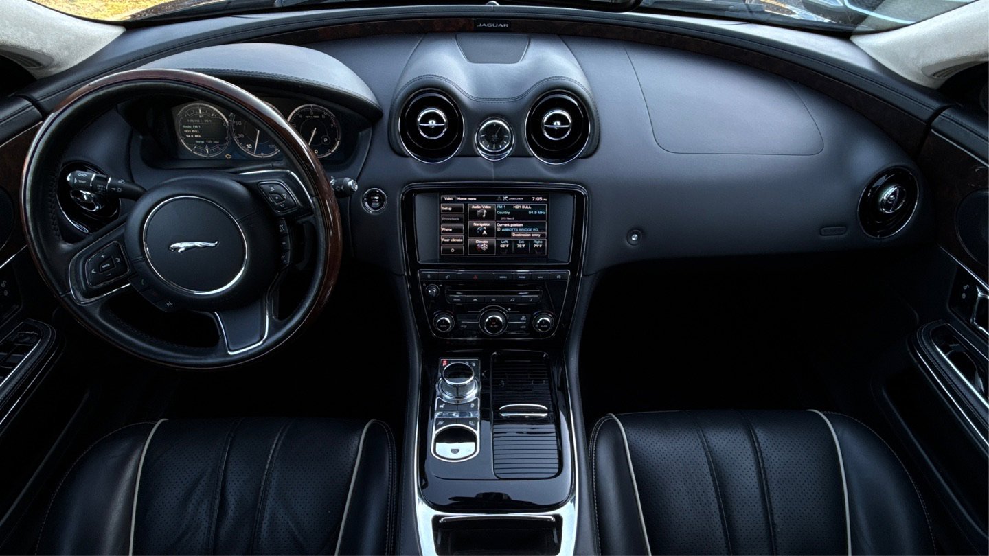 Used 2015 Jaguar XJ L Portfolio RWD image 27
