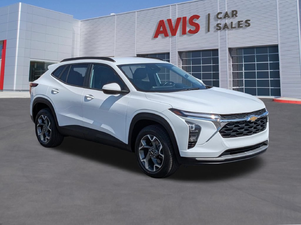 Used 2025 Chevrolet Trax LT w/ LT Convenience Package FWD image 3