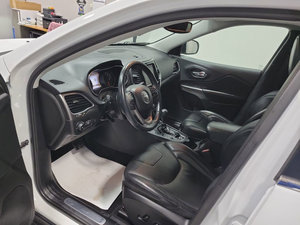 Used 2019 Jeep Cherokee Limited image 30