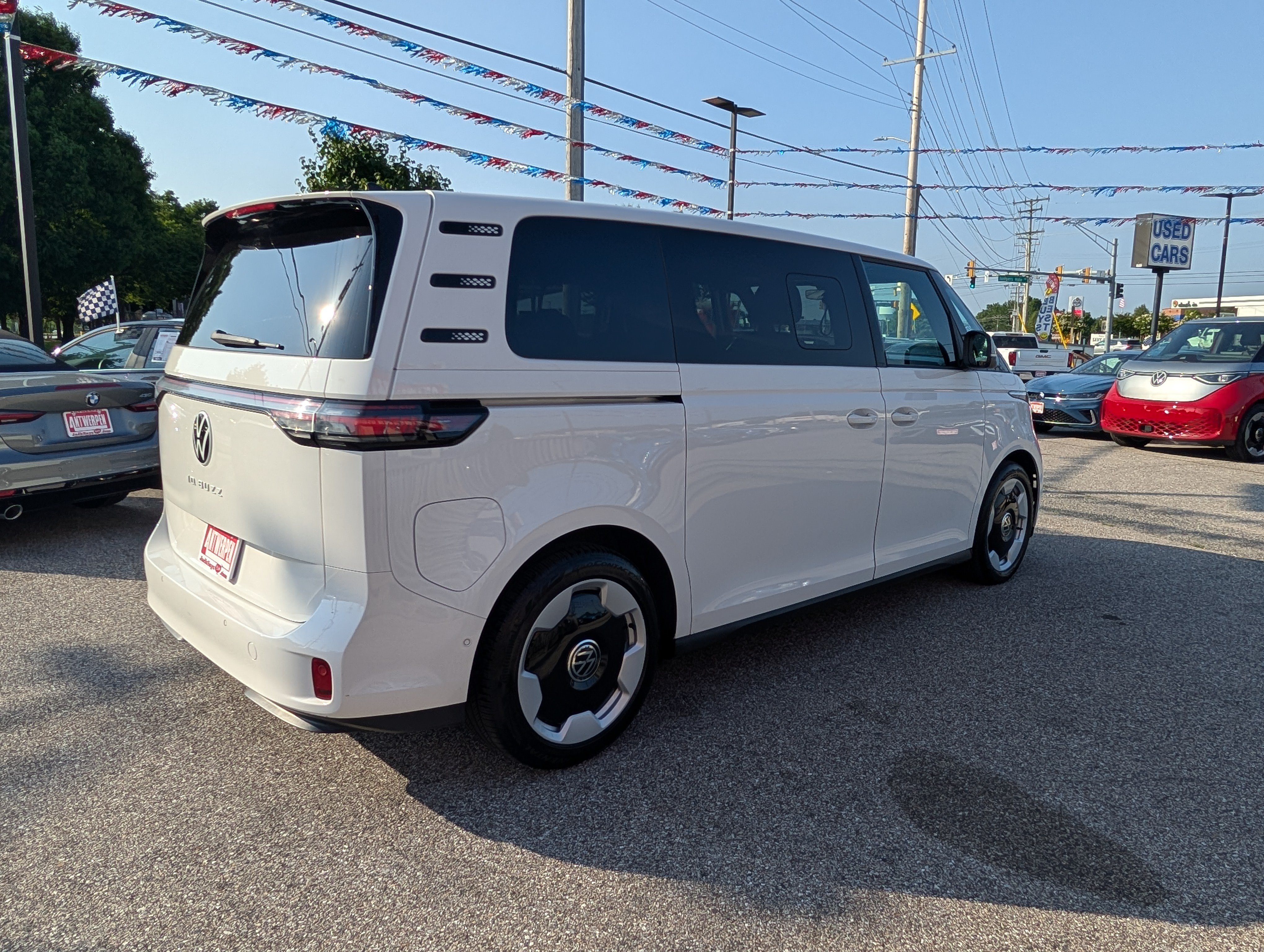 Used 2025 Volkswagen ID. Buzz Pro S Plus RWD image 3
