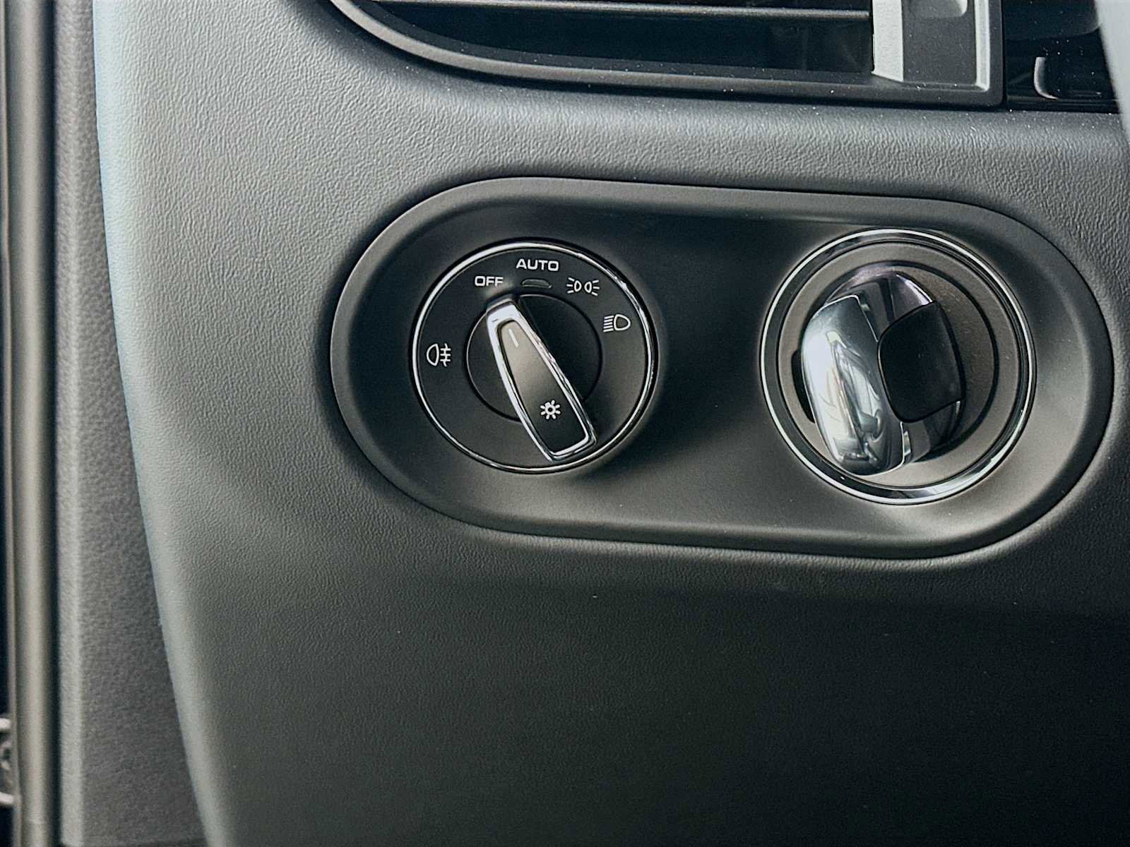 New 2026 Porsche Macan Turbo image 13