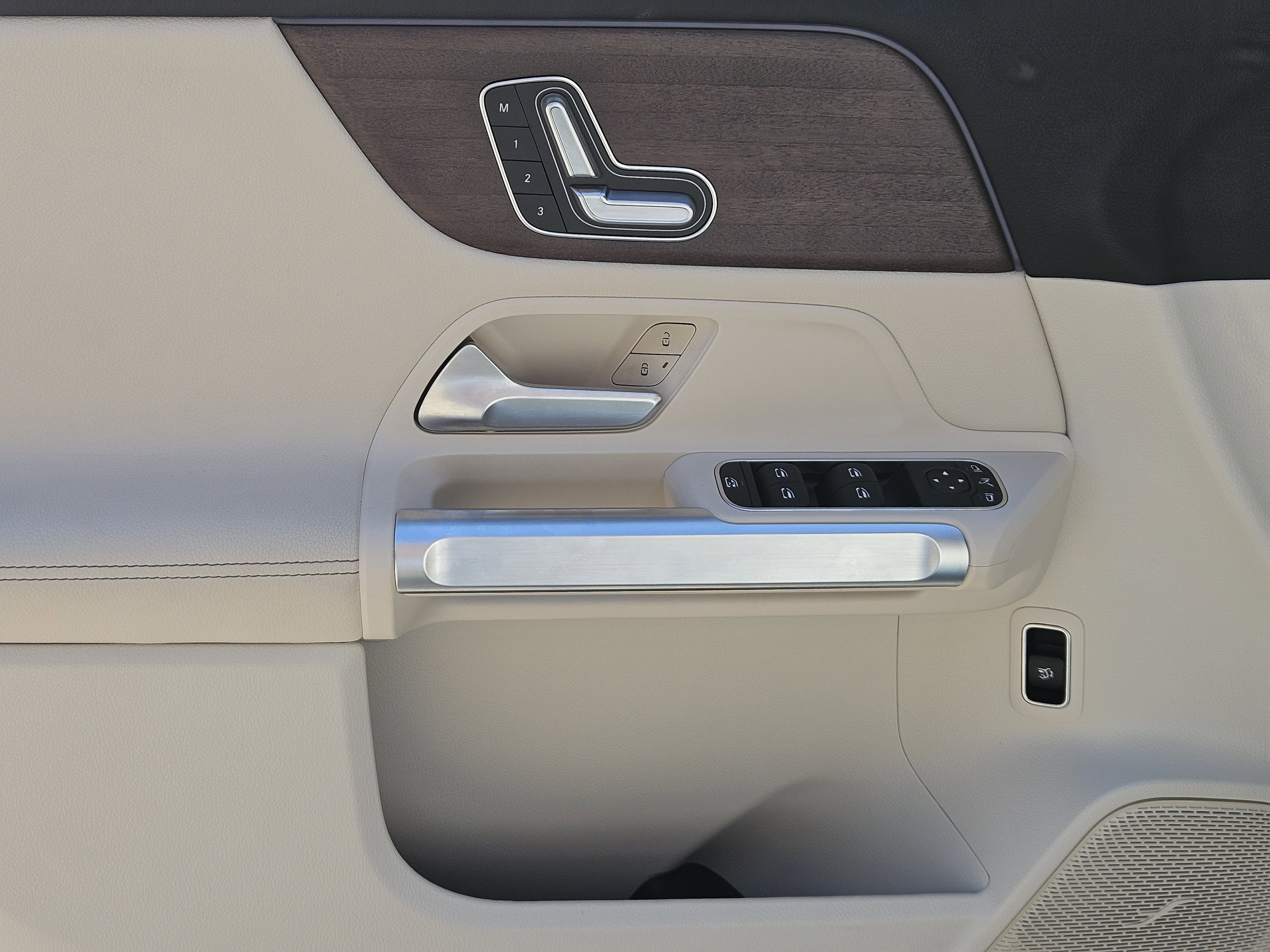 Certified 2023 Mercedes-Benz EQB 350 4MATIC SUV image 24