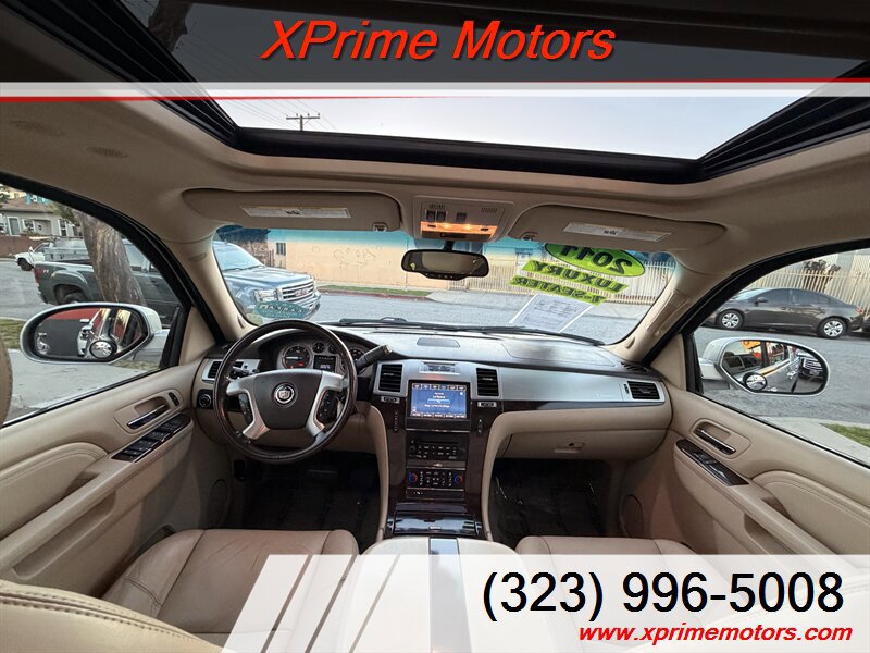 Used 2011 Cadillac Escalade Luxury AWD/4WD image 30