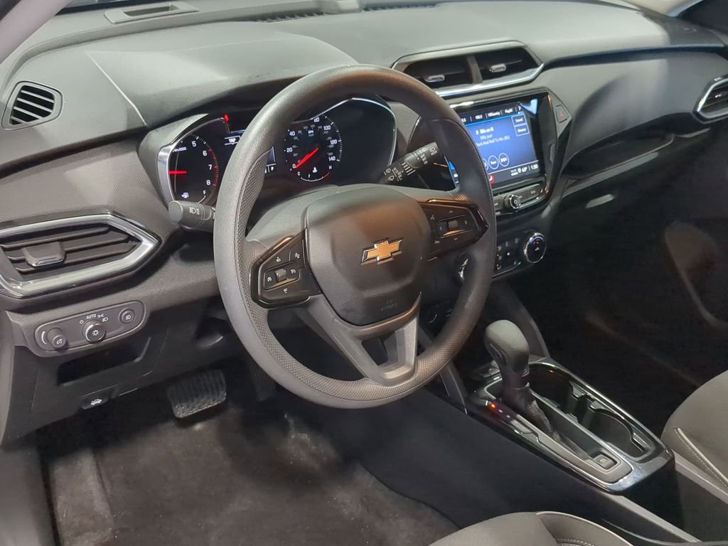 Used 2023 Chevrolet TrailBlazer LT w/ Convenience Package FWD image 10