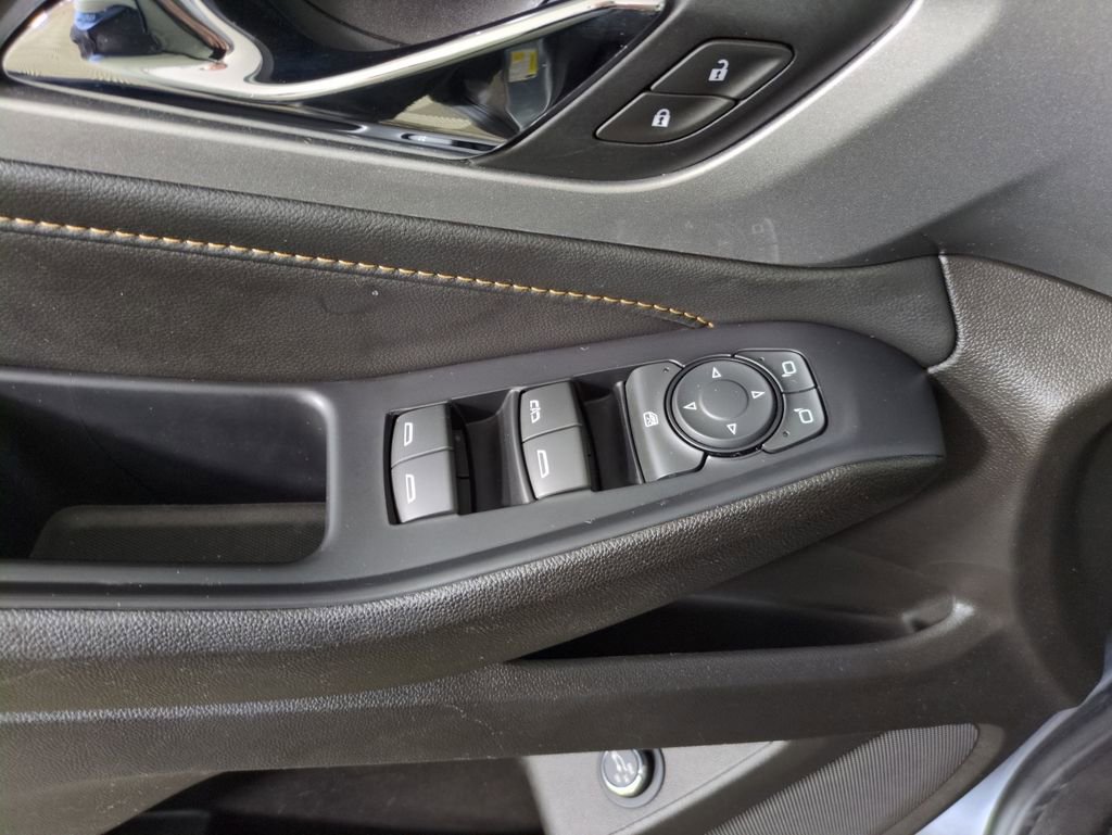 Used 2021 Chevrolet Traverse LT image 13