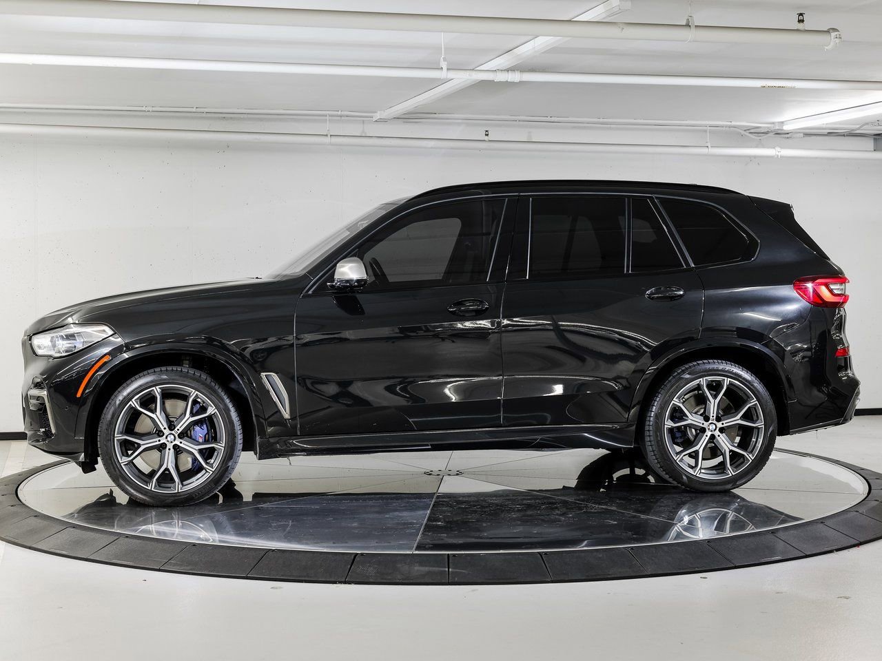 Used 2022 BMW X5 M50i w/ Executive Package image 2
