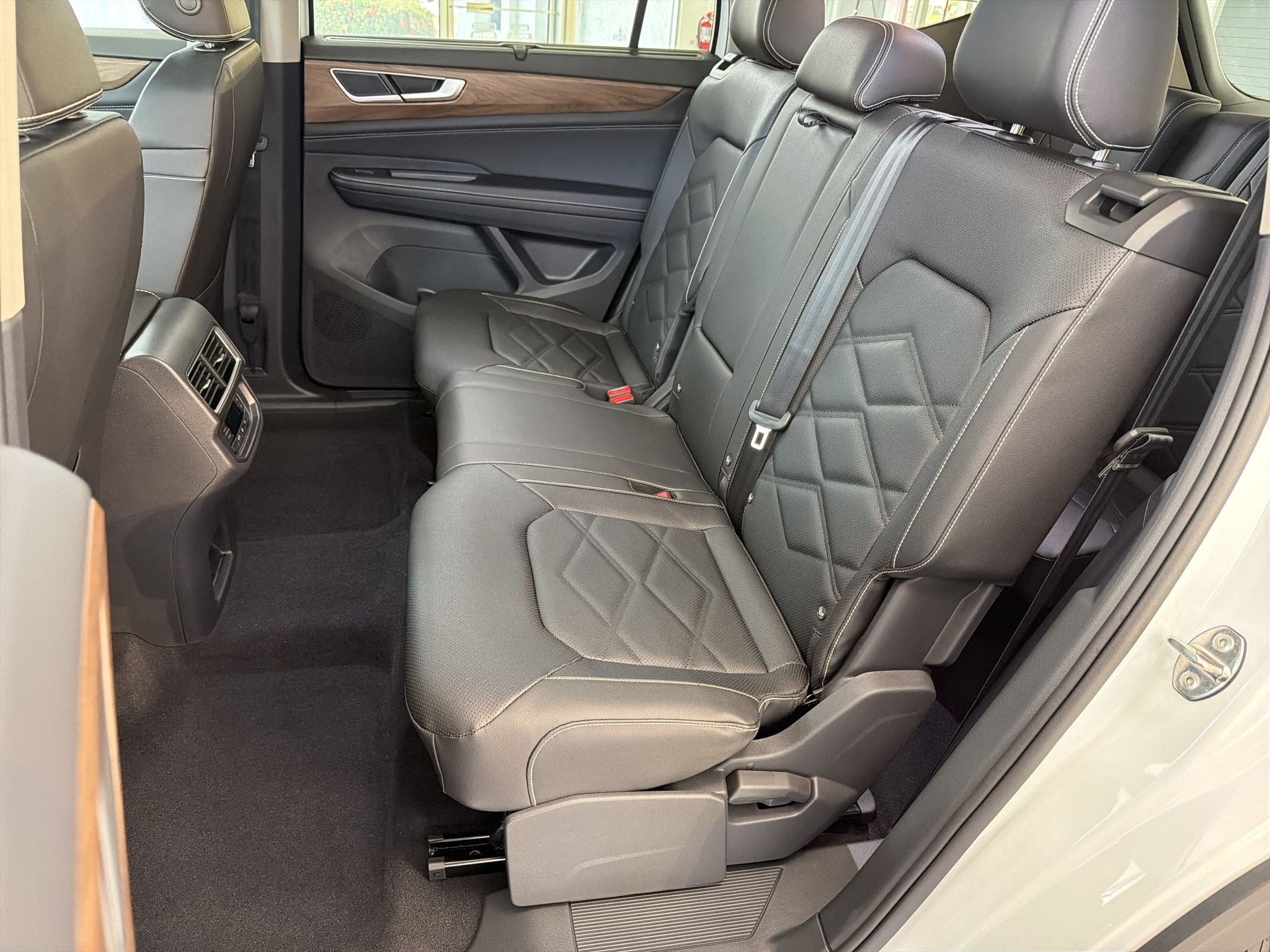 New 2026 Volkswagen Atlas SE FWD image 15