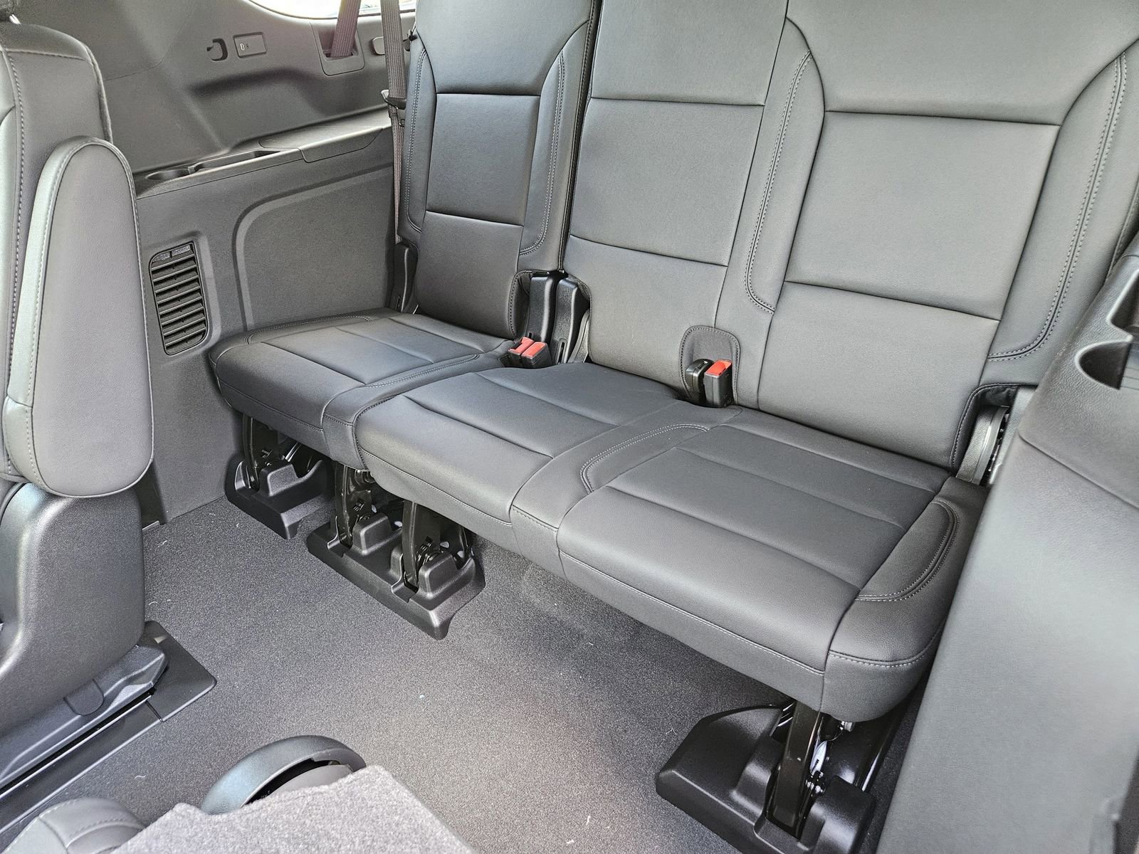 New 2026 Chevrolet Suburban Z71 image 30