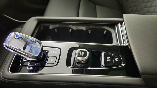 New 2026 Volvo XC90 B6 Plus w/ Protection Package AWD/4WD image 17