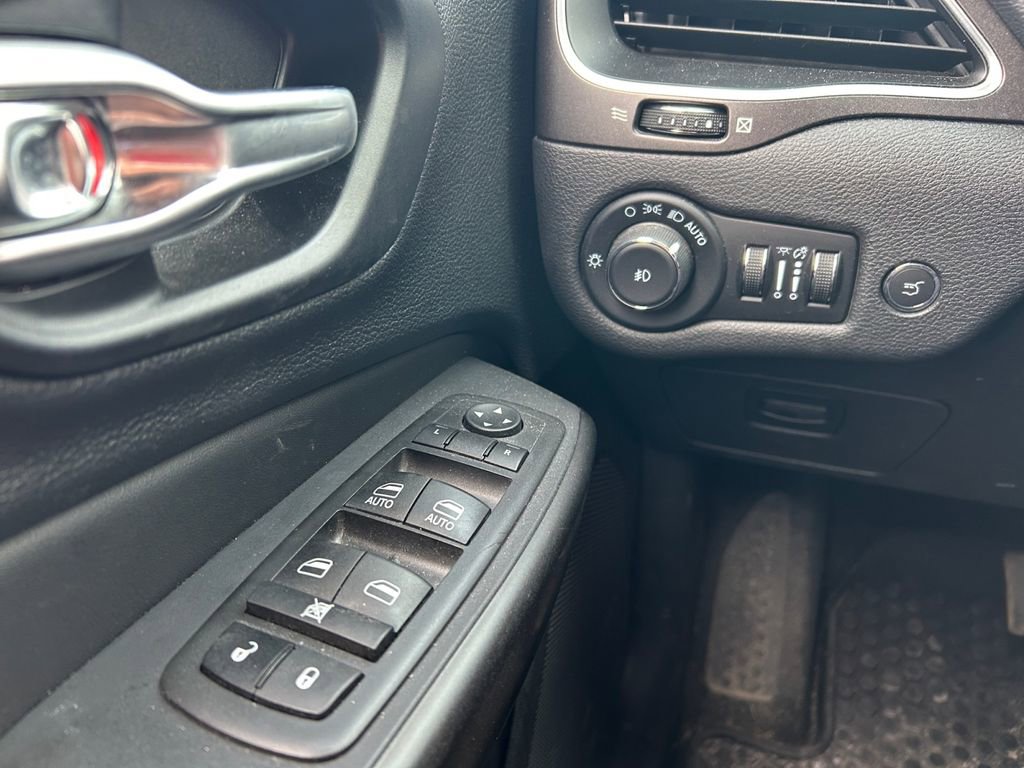 Used 2021 Jeep Cherokee Trailhawk w/ Sun, Sound & Nav Group AWD/4WD image 19