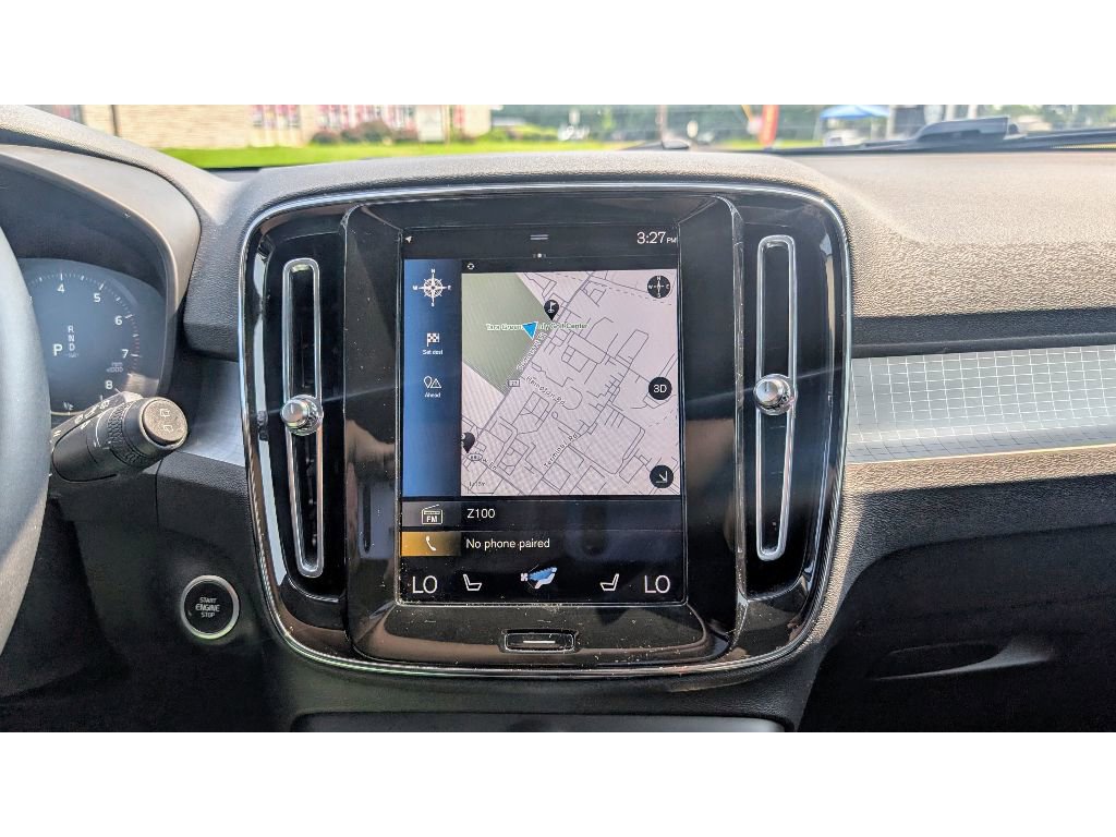 Used 2022 Volvo XC40 T5 Momentum image 22